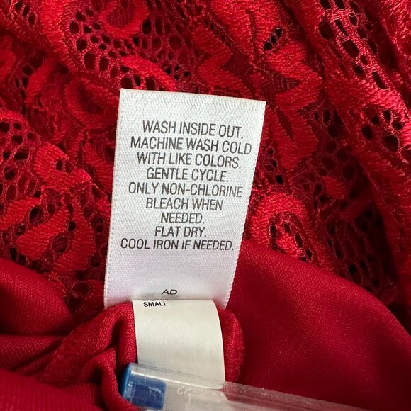 Red Lace Candie's Dress with liner size Small Holiday Dress - Picture 7 of 7